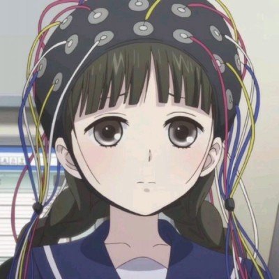 印度男子头插砍刀淡定玩手机